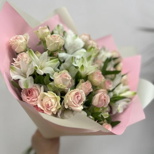 Нежный букет с розами "Зефирный"