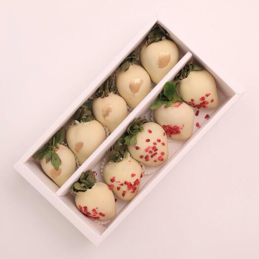 Набор "10 клубник в белом шоколаде"