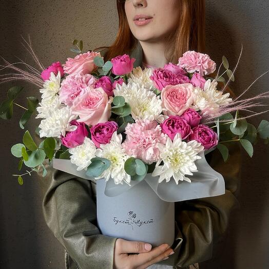 «На сиреневой луне» (Роза Ohara Pink,кустовая Роза,кустовая хризантема,диантусы,эвкалипт)
