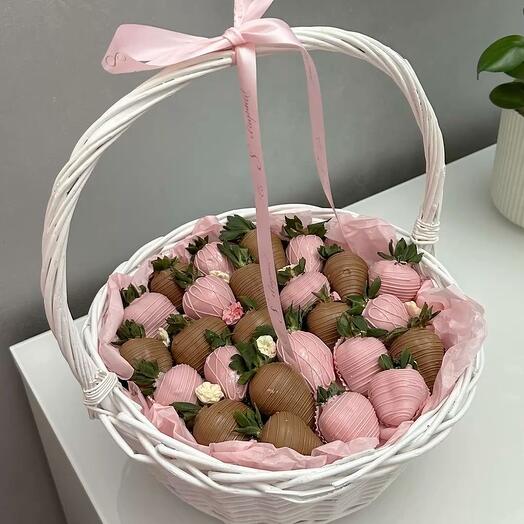 Корзина с клубникой в шоколаде 25 шт
