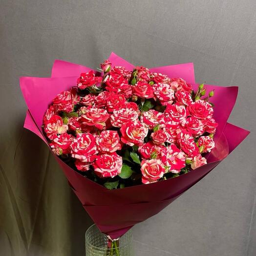 Bouquet of 7 bright spray roses