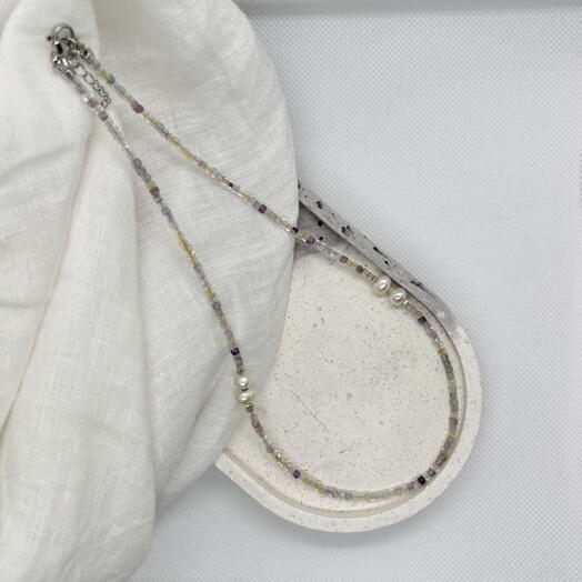 Чокер из флюорита с жемчугом