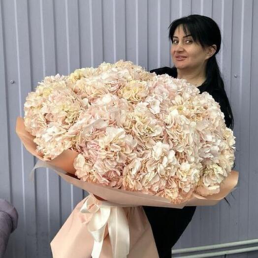 35 гортензия гигант букет