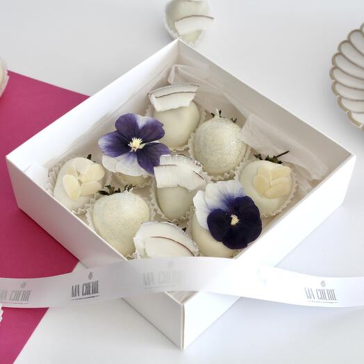 Клубника в шоколаде примиальный набор: «Нежность» 9-12 ягод (подарок любимой жене)