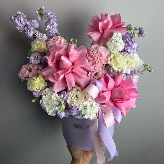 Коробка с французскими розами ,маттиолой,эустомой и диантусами💜