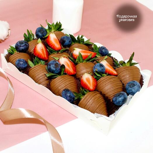 Strawberries in chocolate set "Soft 3" (12-15 pcs)