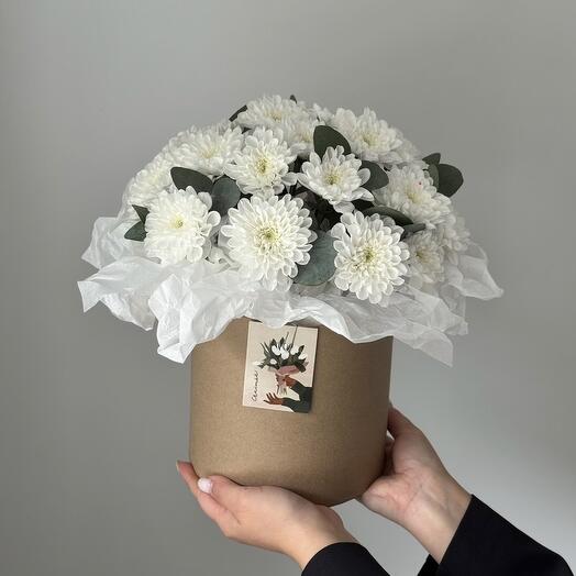 Хризантемы в шляпной коробке