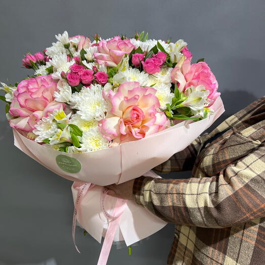 Букет из хризантем с французской розой