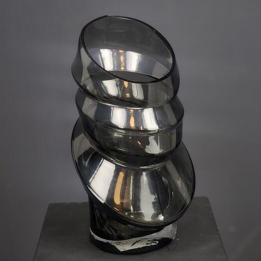 Дизайнерская ваза из стекла