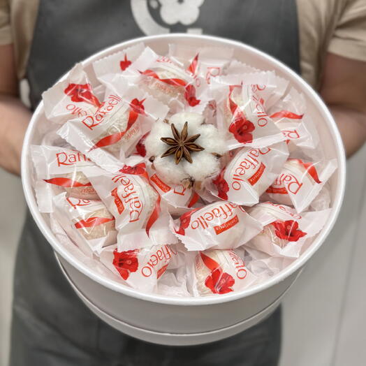 «Вместо тысячи слов» Рафаэлло в круглой коробочке