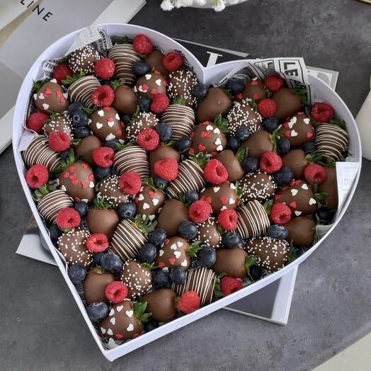 Клубника в шоколаде «Berry Happy Love»