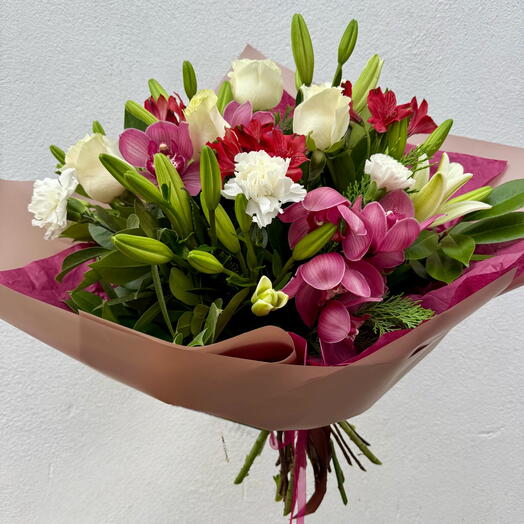 Reina de Corazones- flores premium- lirios, orquídeas, rosas, aniversario, cumpleaños, amor