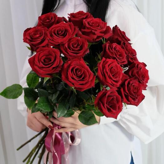 Букет из 15 красных роз