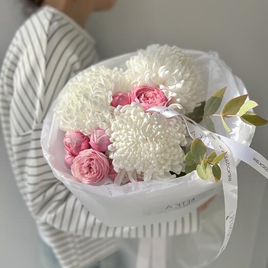 Нежный букет с одноголовой хризантемой и пион. розой 🤍🌸