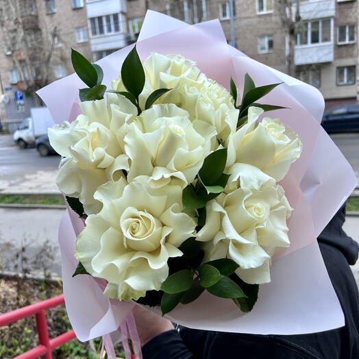 Моно 7 белых ажурных роз