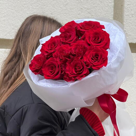 Яркий букет из красных роз