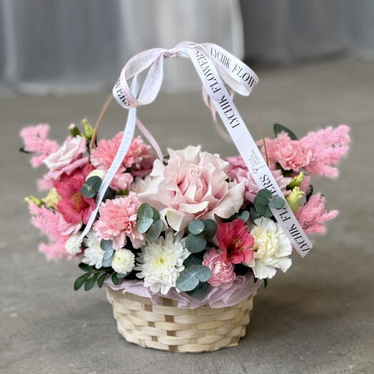 Нежная корзинка с цветами