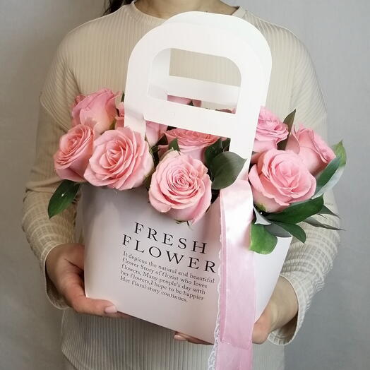 💕Композиция "PERVOЦВЕТ" в стильной сумочке из розовых роз Софи Лорен