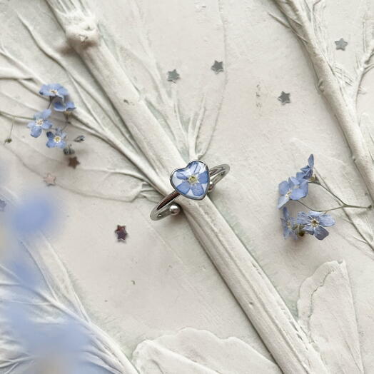 Кольцо из нержавеющей стали с настоящей незабудкой