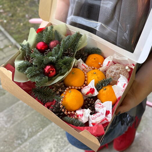 Новогодний набор с мандаринами и новогодней композицией