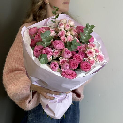 Букет с кустовыми розами и эвкалиптом 0014