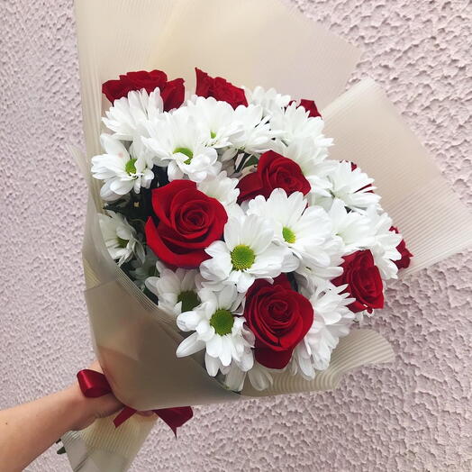 Розы и хризантемы