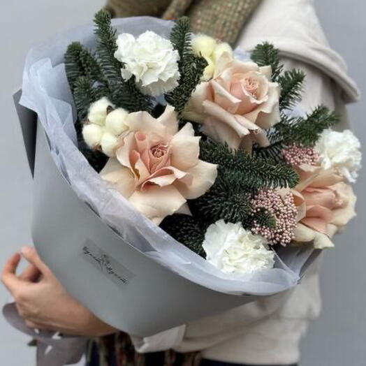 Букет «Снег над Ленинградом» (французская роза, Нобилис, диантусы и сухоцветы)