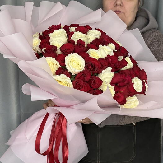 Букет 101 Роза в оформлении