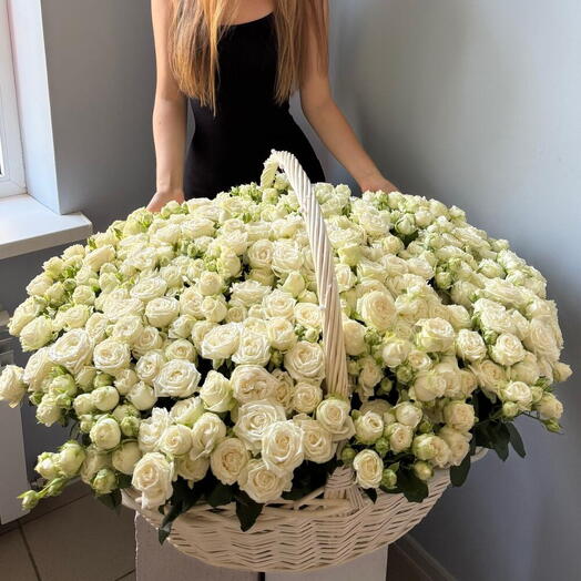 Корзина PREMIUM пионовидных белых роз «Выходи за меня»