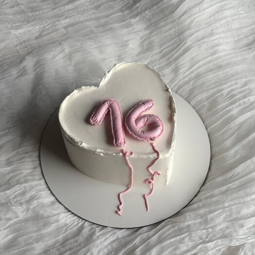 Торт 1 кг в форме сердца с цифрами-шариками из мастики