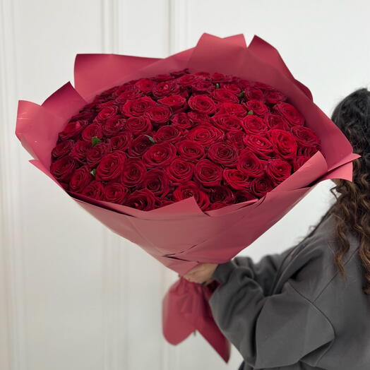 Букет из 75 роз красных Red Naomi 60см