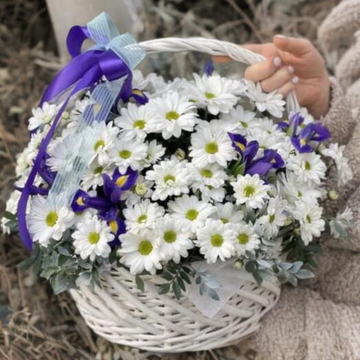Цветы в корзине 💜