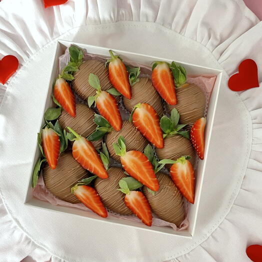 Клубника в шоколаде «Молочная классика XS» на 14 февраля (9 ягод)