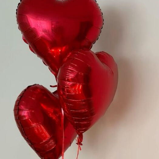Связка из 3 красных сердец с доставкой в Калининграде 🎈