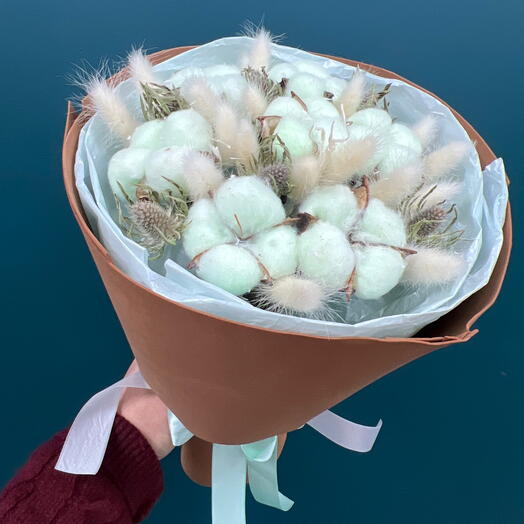 Букет с хлопком и эрингинумом