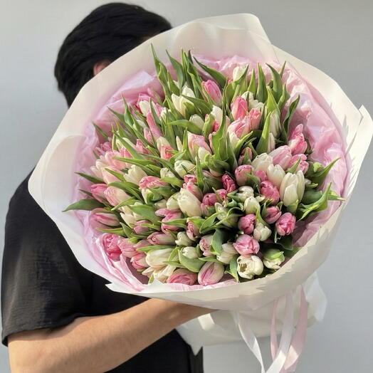 101 нежный тюльпан 💐монобукет розовых и белых тюльпанов