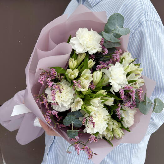 Букет из диантусов и альстромерий