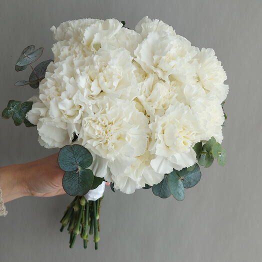 Букет невесты с белыми диантусами и эвкалиптом INVAZA