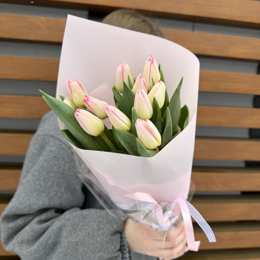 11 нежных тюльпанов