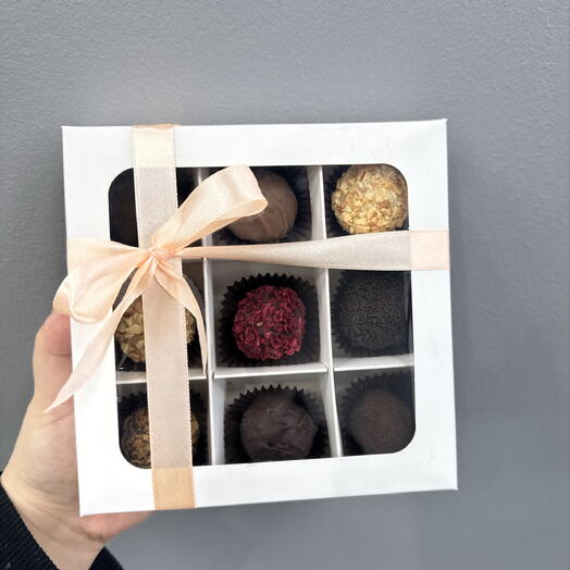 Сладка коробка с трюфелями микс 9шт