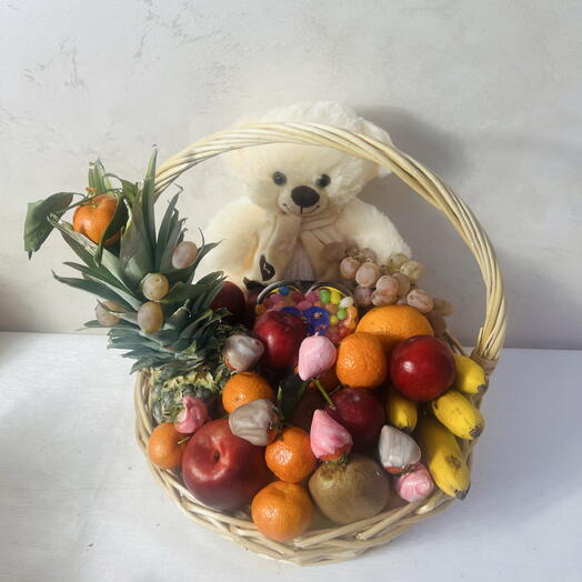 Фруктовая корзина с мишкой и ананасом