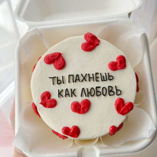 Бенто торт на 14 февраля с сердцами и надписью Ты пахнешь, как любовь для девушки