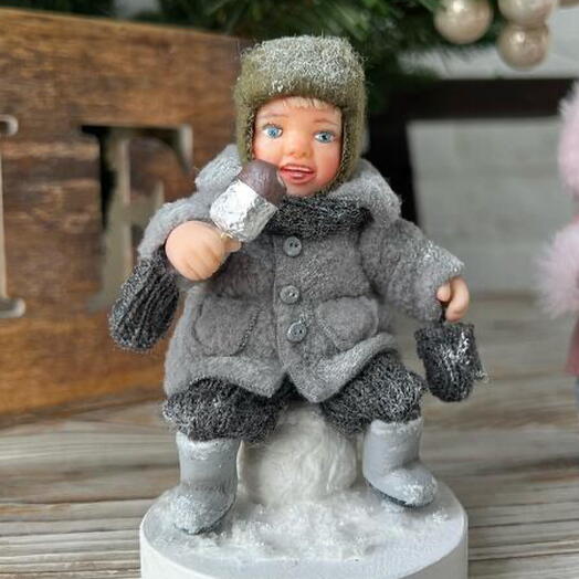 Интерьерная куколка, статуэтка для презента. Ретро серия "Озорной мальчишка"