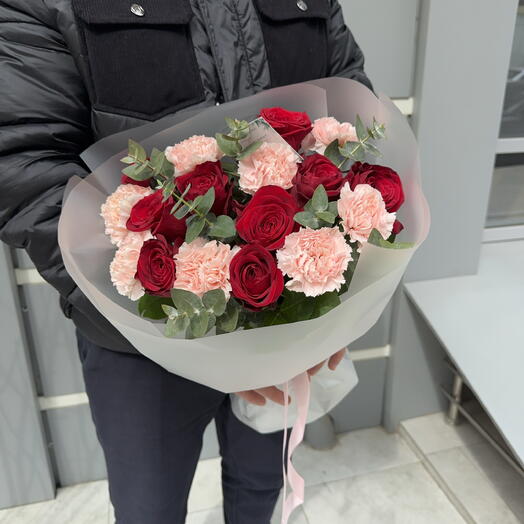 премиальный микс диантусов, роз и эвкалипта