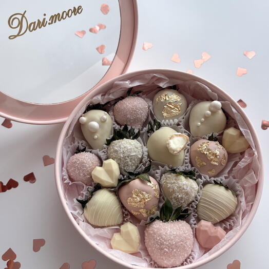 Клубника в шоколаде в коробке-шайбе/ подарок для мамы