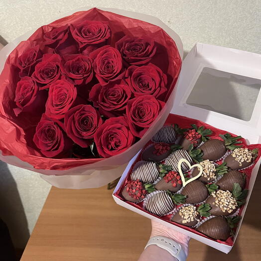 Клубника в шоколаде 15 роз