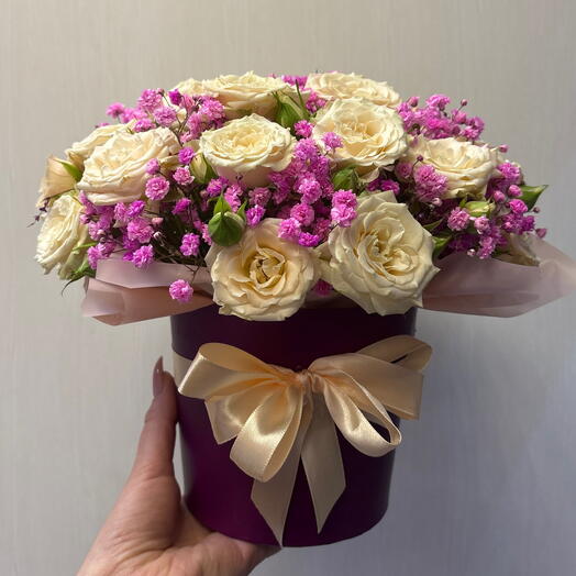 Кустовые розы в коробочке