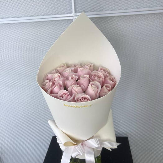 Букет из 19 розовых роз
