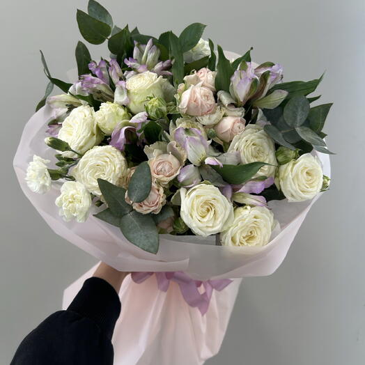 Авторский букет с кустовой розой и альстромерией 🌸🌿