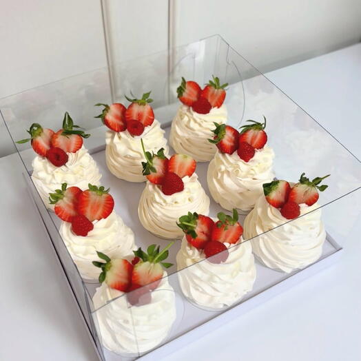 Пирожное Павлово с ягодами(клубника, малина)